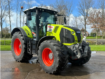 Tracteur agricole CLAAS Axion 810