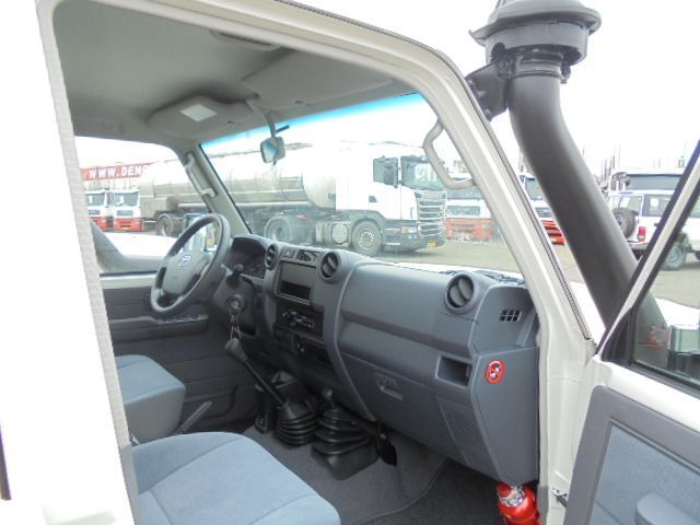 Voiture Toyota Land Cruiser NEW UNUSED LX V6: photos 12