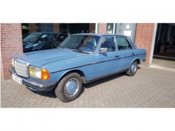 Voiture Mercedes Benz 123 240D