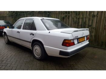 Voiture Mercedes Benz 200-serie 250 D