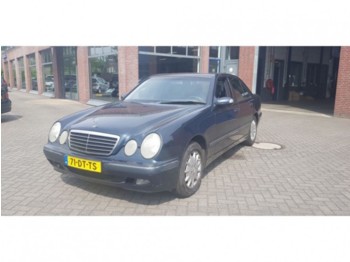 Voiture Mercedes Benz E 200 automaat elegance