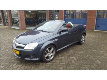 Voiture Opel Tigra Tigra 1.8 16v Linea Rosso