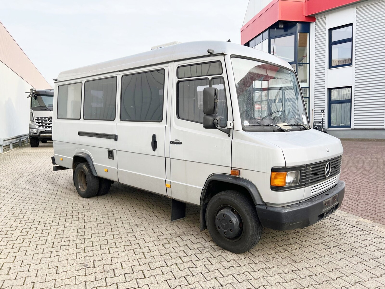 Minibus, Transport de personnes Mercedes-Benz 711 D-KA 4x2 711 D-KA 4x2, Standklima, 11-Sitze, 2 x on stock: photos 9