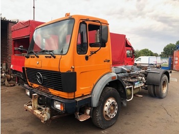 Camion ampliroll Mercedes Benz 1217 4x4