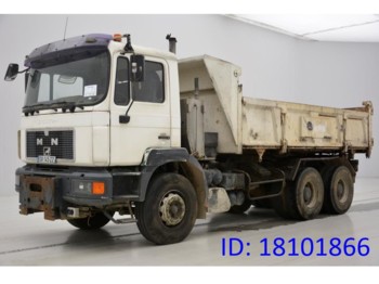 Camion benne MAN 33.343