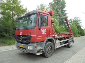 Camion multibenne Mercedes-Benz 1832 K