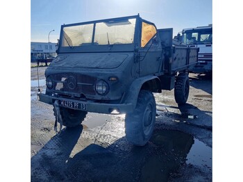 Camion plateau Mercedes-Benz Unimog