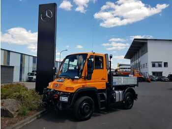 Camion plateau Unimog Mercedes-Benz U300 4x4