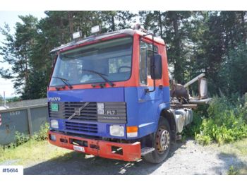 Camion porte-conteneur/ caisse mobile Volvo FL7