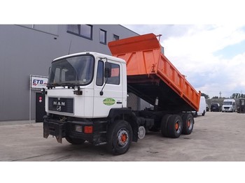 Camion benne MAN 33.372 (BIG AXLE / FULL STEEL SUSPENSION / 6 CYLINDER ENGINE WITH MANUAL PUMP): photos 1