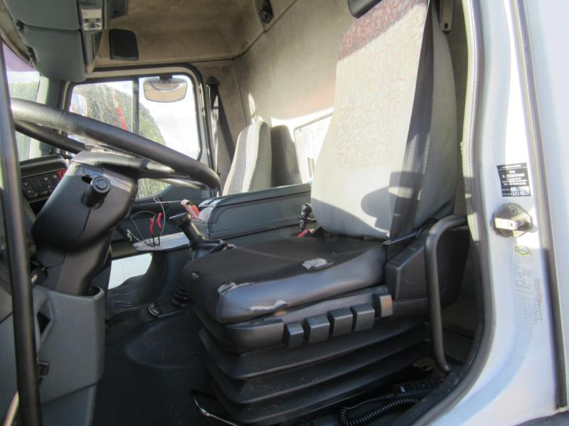 Camion citerne pour transport de carburant Renault Premium 250: photos 14