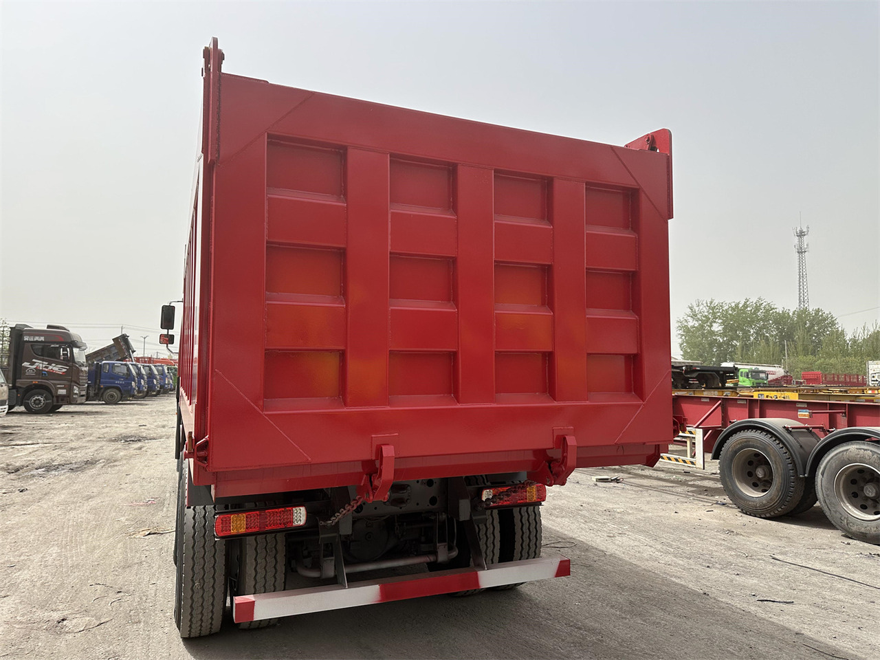 Camion benne pour transport de silo SINOTRUK Howo Dump truck 371: photos 7