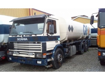 Camion citerne Scania 113 - 93 6x2 20000 L Tank Fuel Pomp: photos 1