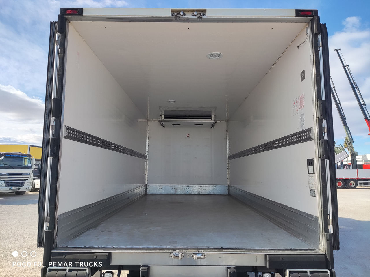 Camion frigorifique VOLVO FL 250 FRIGORIFICO 12T EURO 6: photos 12