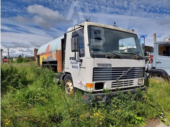 Camion citerne pour transport de carburant Volvo FL 7: photos 1