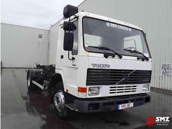 Camion porte-conteneur/ Caisse mobile Volvo FL 7 260: photos 1
