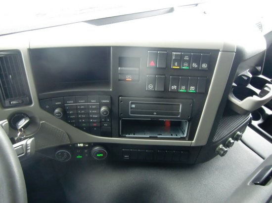 Camion fourgon Volvo FM  420 Koffer mit Ladebordwand: photos 7