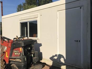 Conteneur comme habitat JCR BUREAU