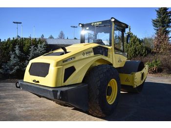 Compacteur à pieds de mouton/ monocylindre BOMAG BW 213 D-5