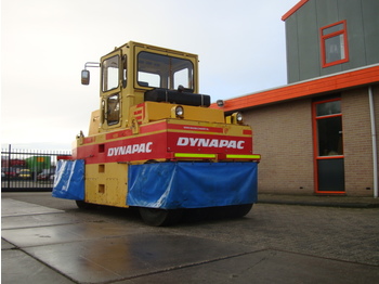 Compacteur à pneus DYNAPAC CP221