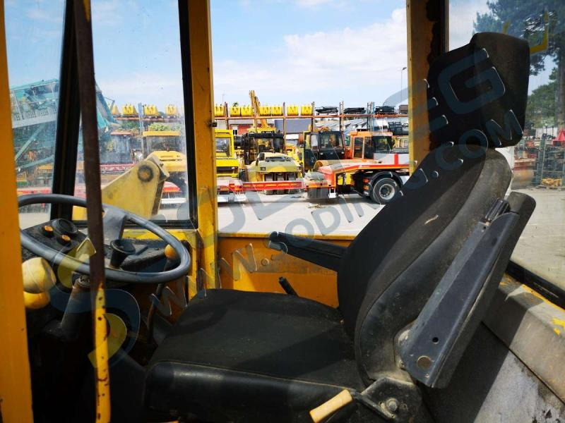 Chargeuse sur pneus Jcb 415: photos 26