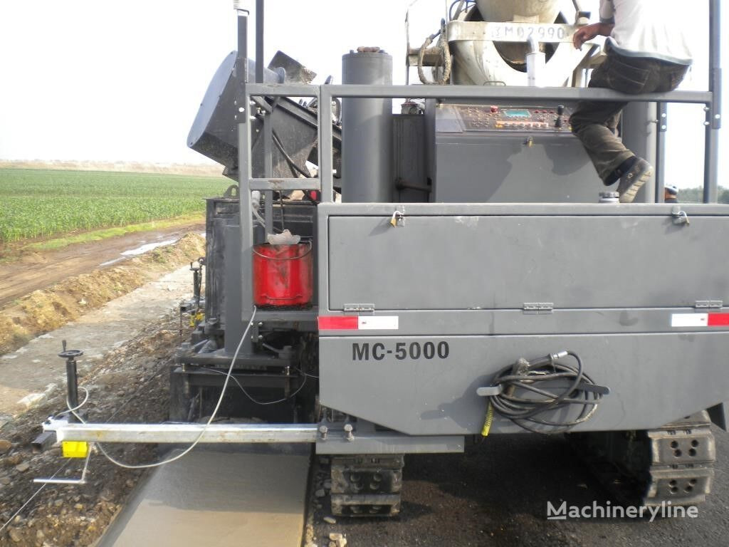 Machine à coffrage glissant neuf Kinglink MC5000 Concrete slipform paver for road ditch and gutter: photos 4