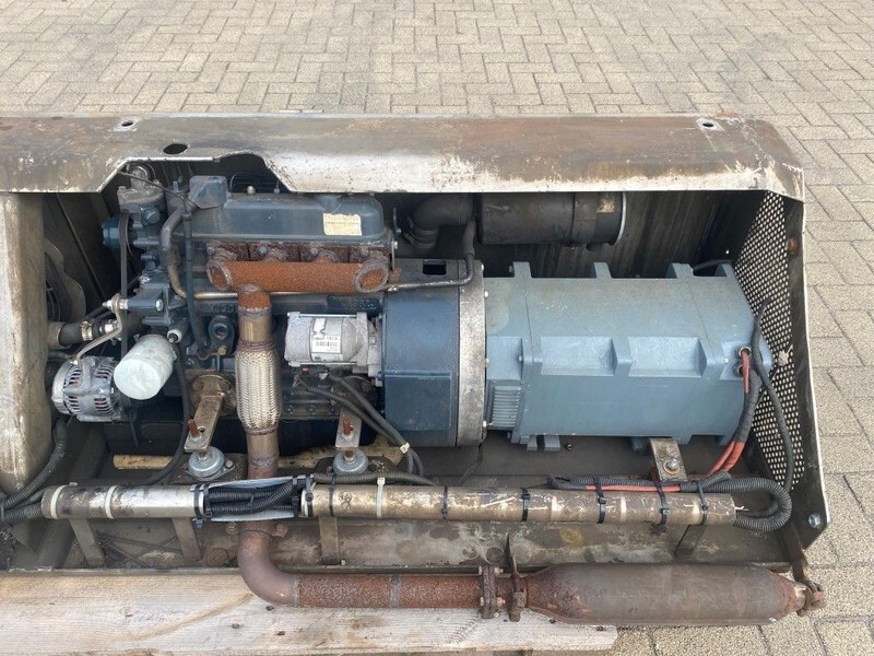 Groupe électrogène Kubota V1505 Vrachtwagen aggregaat 12.5 kVA generatorset: photos 2