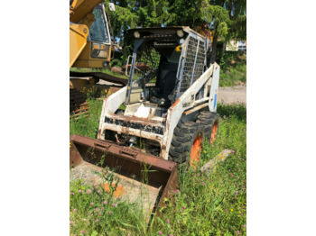 Mini pelle Bobcat 743