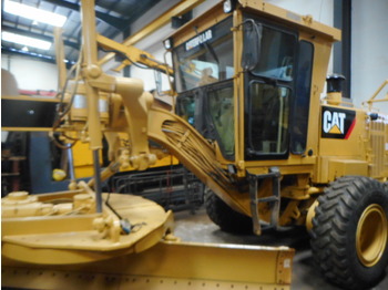 Niveleuse CATERPILLAR 12H
