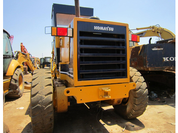 Niveleuse KOMATSU GD623