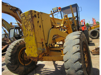 Niveleuse KOMATSU GD623