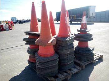 Matériel de chantier Pallet of Safety Cones (2 of): photos 1