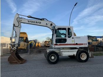 Pelle sur pneus Volvo EW 140B Monoboom- Hammerlines!