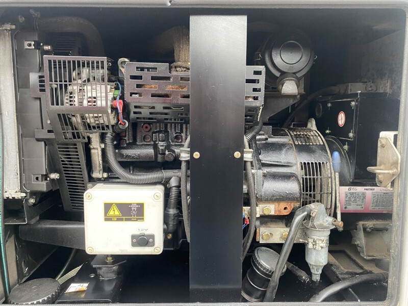 Groupe électrogène SDMO R16 Mitsubishi Leroy Somer 16 kVA Silent Rental generatorset: photos 2
