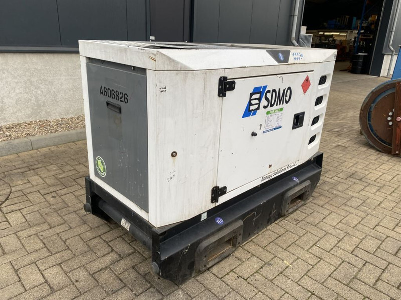 Groupe électrogène SDMO R16 Mitsubishi Leroy Somer 16 kVA Silent Rental generatorset: photos 15
