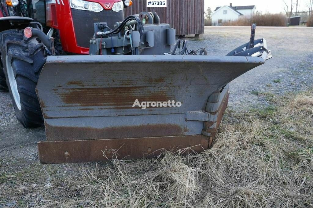 Tracteur agricole Massey Ferguson MF 4707 with sand spreader and folding plough: photos 26