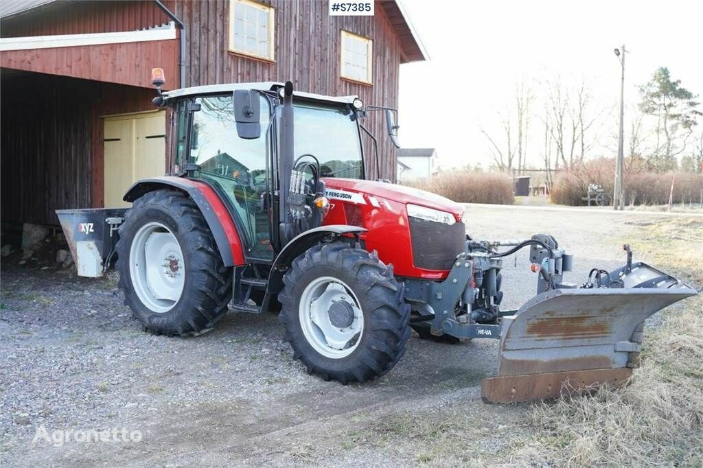 Tracteur agricole Massey Ferguson MF 4707 with sand spreader and folding plough: photos 2