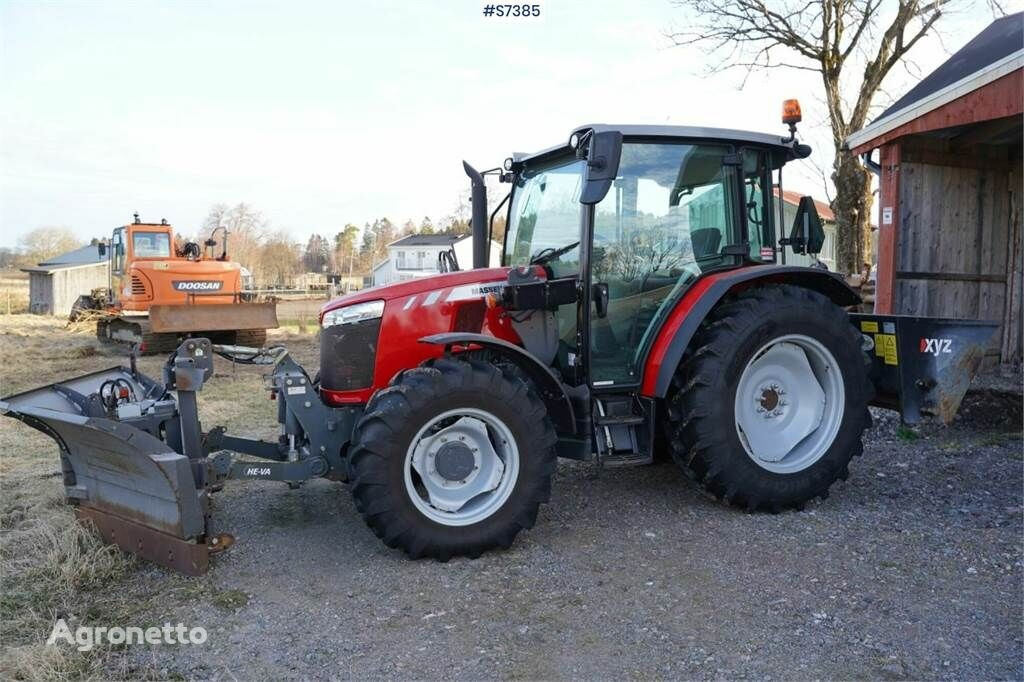 Tracteur agricole Massey Ferguson MF 4707 with sand spreader and folding plough: photos 15