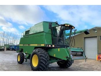 Moissonneuse-batteuse John Deere 2066