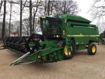 Moissonneuse-batteuse John Deere 2264