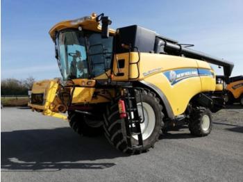 Moissonneuse-batteuse New Holland CX8070