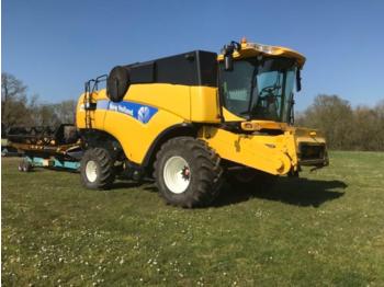 Moissonneuse-batteuse New Holland CX 8060