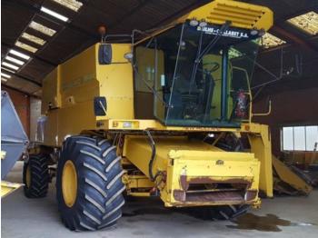 Moissonneuse-batteuse New Holland TF 44
