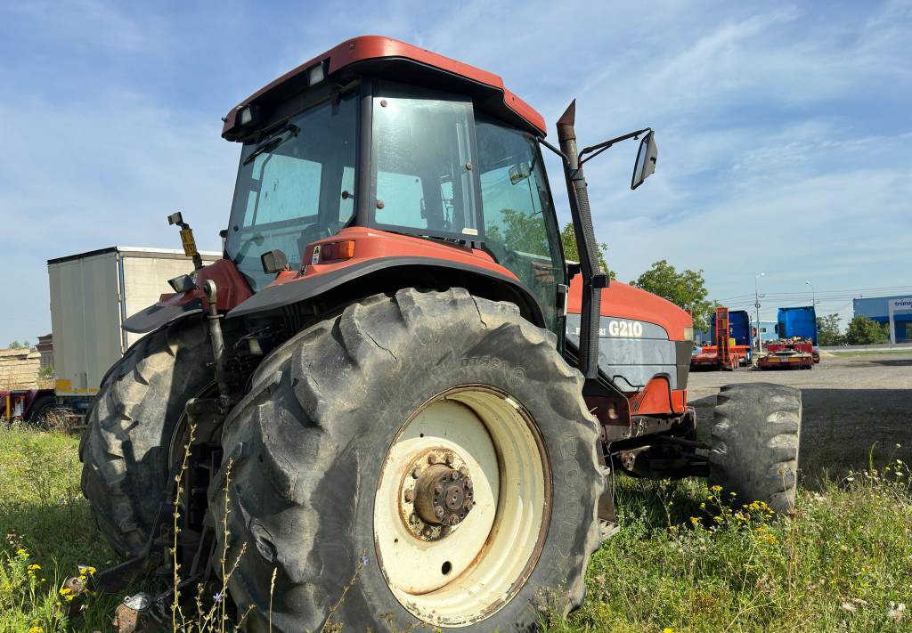 Tracteur agricole New Holland G 210: photos 7
