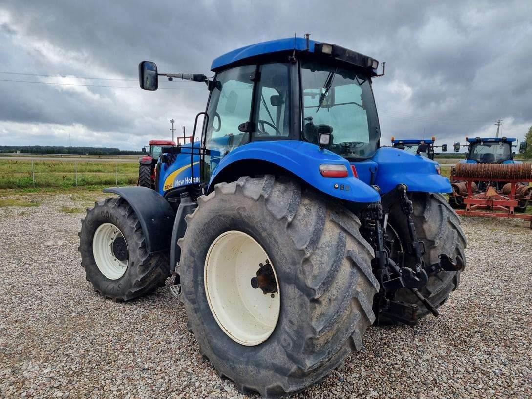 Tracteur agricole New Holland T8040: photos 7