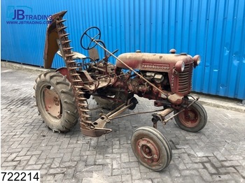 Tracteur agricole International Cub Mc Cormick International Farmall FFS CUB + Lawn mower, 4 Cilinder petrol / Gasoline