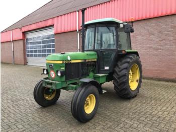 Tracteur agricole John Deere 2250