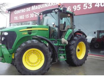 Tracteur agricole John Deere 7730