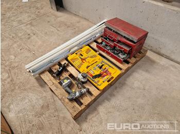 Équipement de garage Pallet of Misc.Tools, Toolbox, Lights, Auto Spares: photos 1