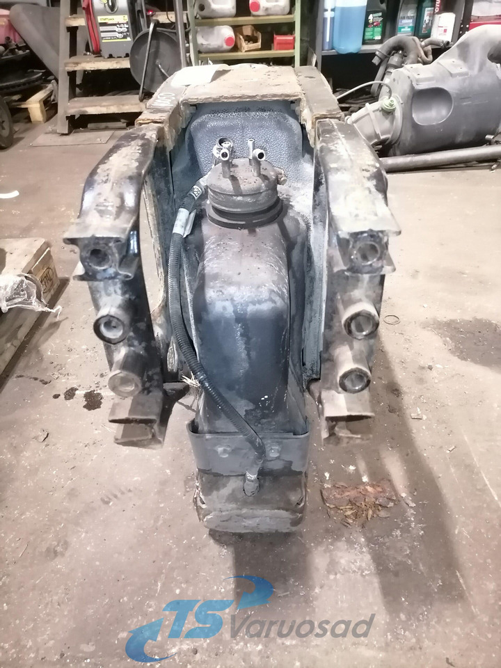 Préparation du carburant pour Camion Volvo Ad Blue tank 20856475: photos 5